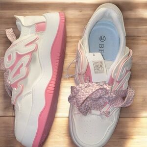 Cute y2k Sneakers in White and Pink SZ 8 nwt